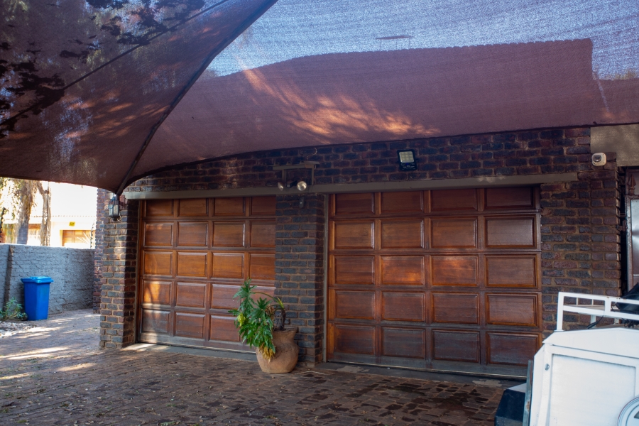 5 Bedroom Property for Sale in Chroompark Limpopo