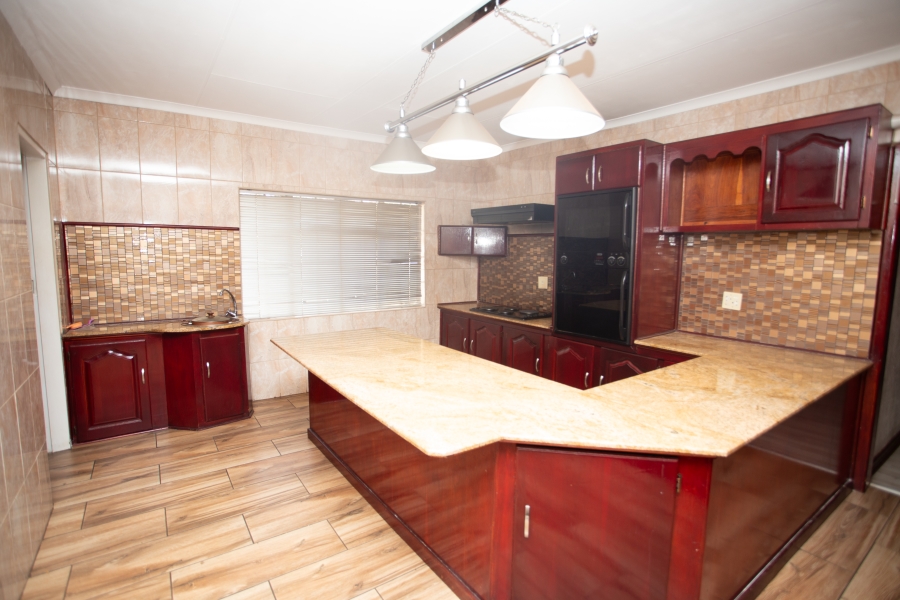 5 Bedroom Property for Sale in Chroompark Limpopo