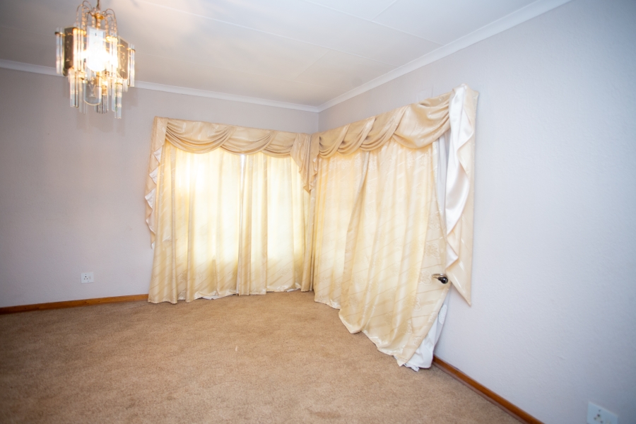 5 Bedroom Property for Sale in Chroompark Limpopo