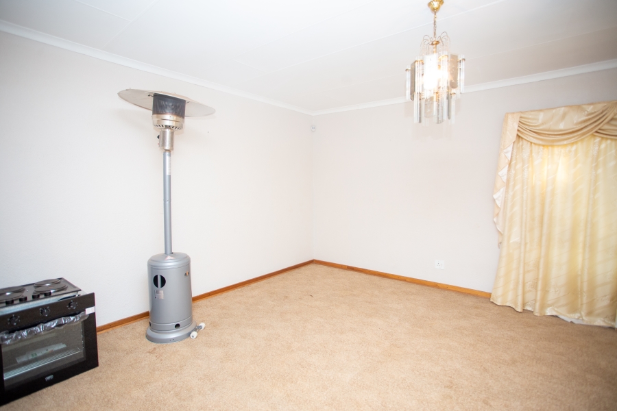 5 Bedroom Property for Sale in Chroompark Limpopo