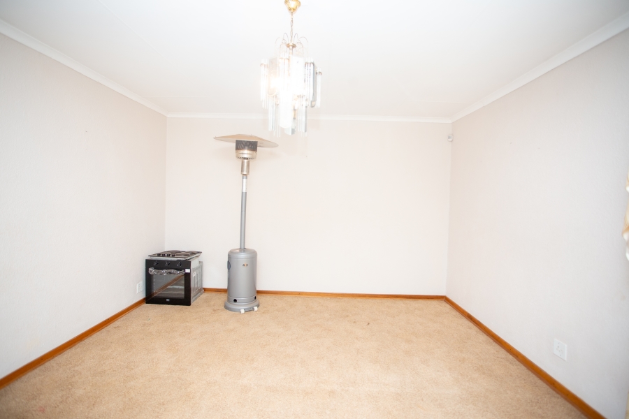 5 Bedroom Property for Sale in Chroompark Limpopo