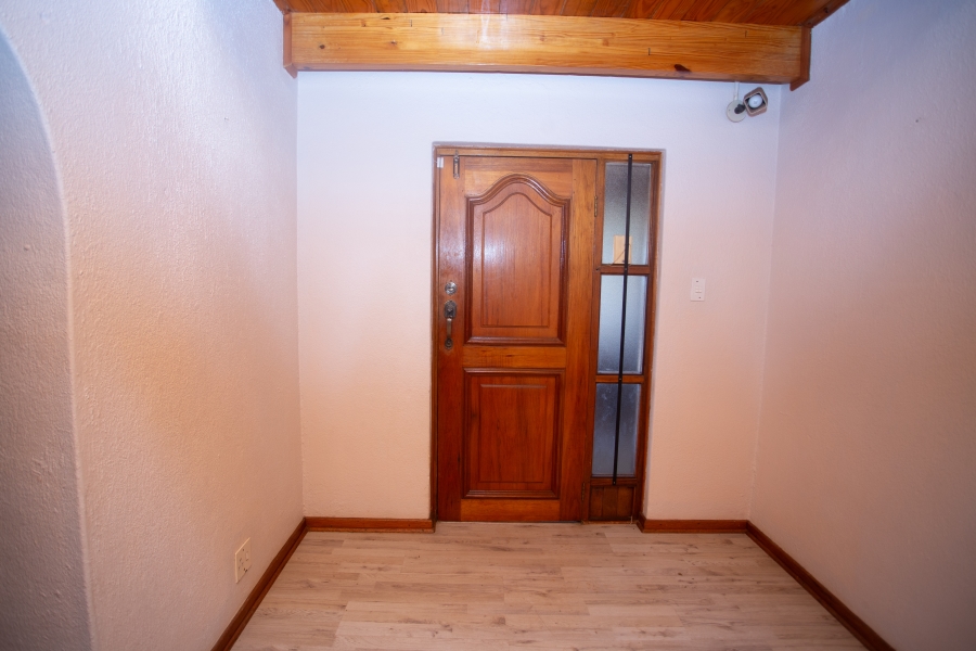 5 Bedroom Property for Sale in Chroompark Limpopo