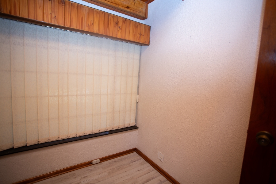 5 Bedroom Property for Sale in Chroompark Limpopo