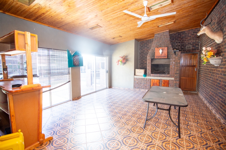 5 Bedroom Property for Sale in Chroompark Limpopo