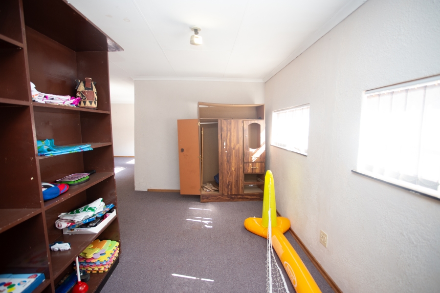 5 Bedroom Property for Sale in Chroompark Limpopo