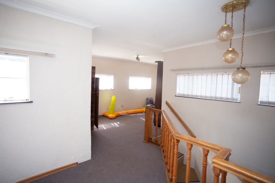 5 Bedroom Property for Sale in Chroompark Limpopo