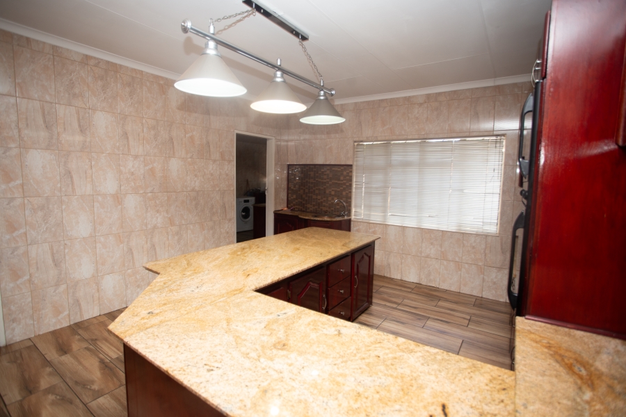 5 Bedroom Property for Sale in Chroompark Limpopo