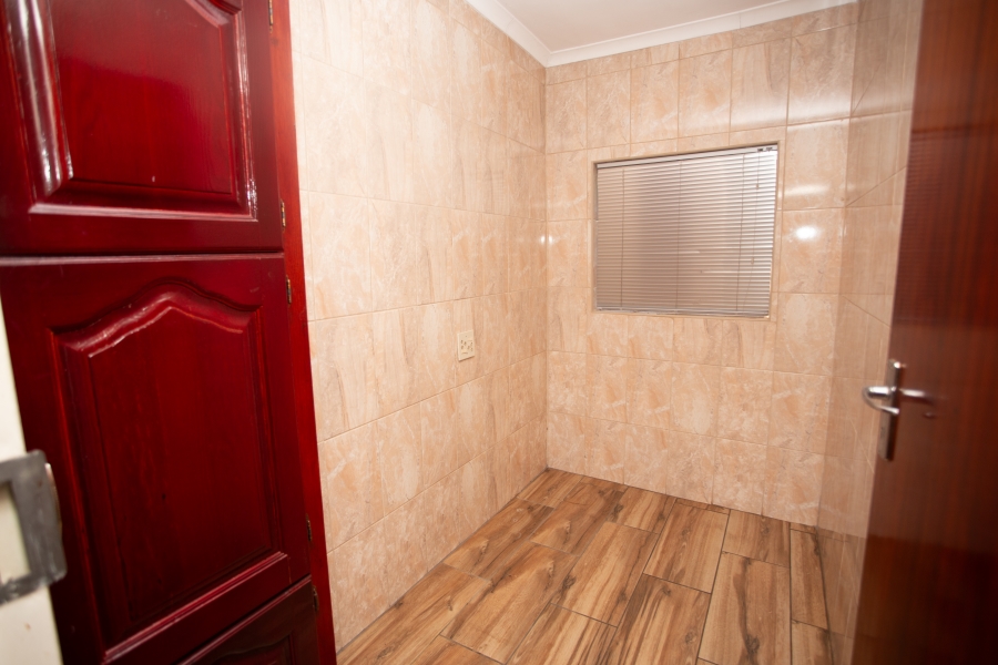 5 Bedroom Property for Sale in Chroompark Limpopo