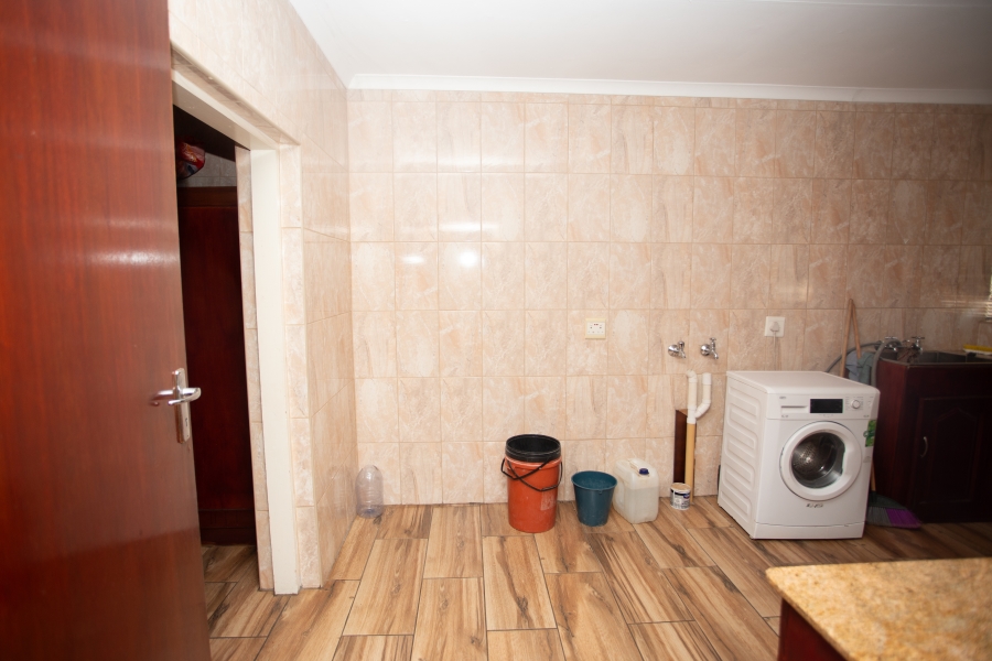 5 Bedroom Property for Sale in Chroompark Limpopo