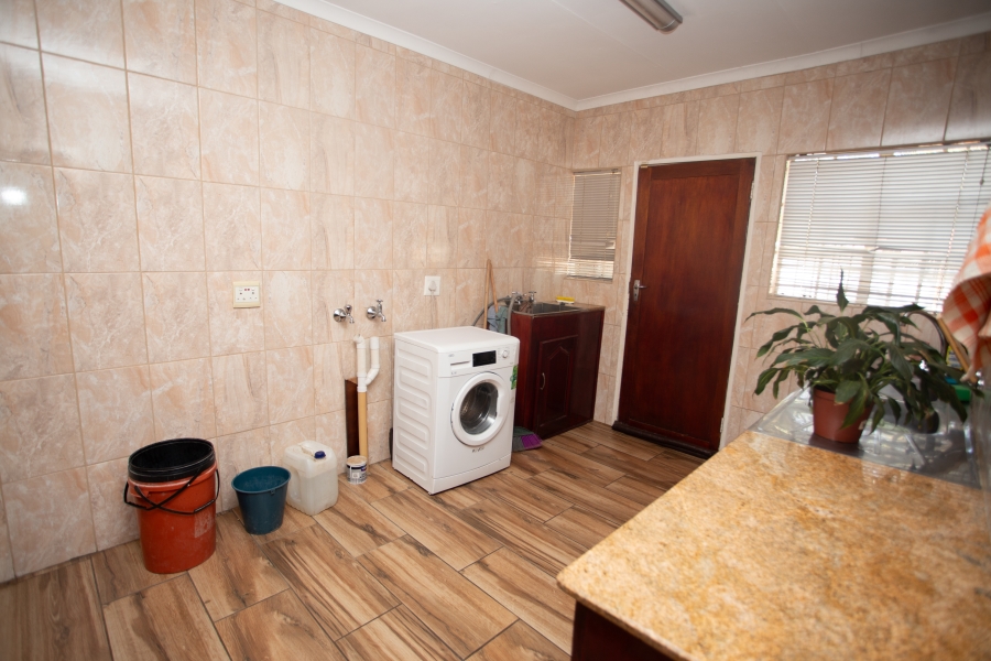 5 Bedroom Property for Sale in Chroompark Limpopo