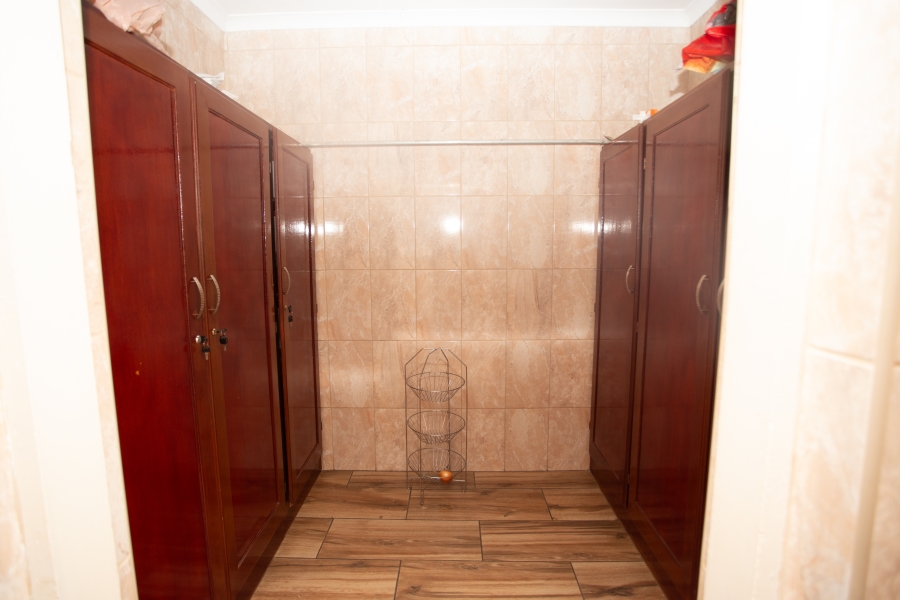 5 Bedroom Property for Sale in Chroompark Limpopo