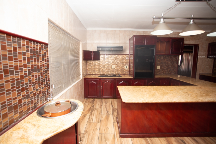 5 Bedroom Property for Sale in Chroompark Limpopo