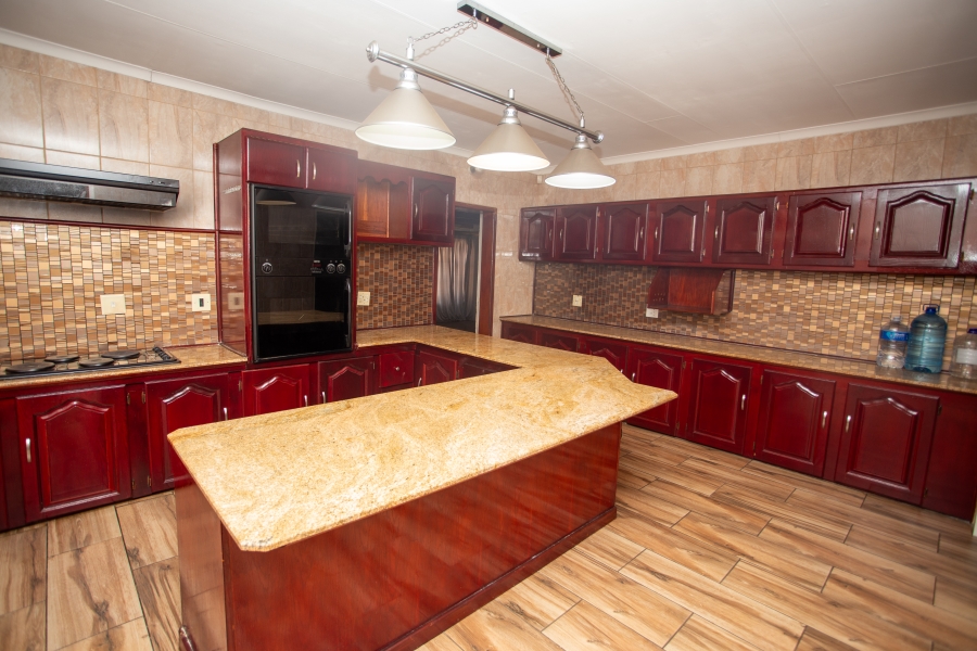 5 Bedroom Property for Sale in Chroompark Limpopo