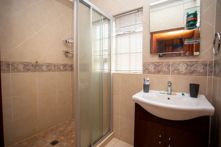 5 Bedroom Property for Sale in Chroompark Limpopo