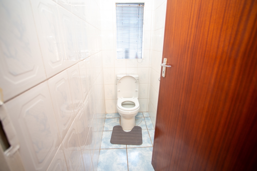 5 Bedroom Property for Sale in Chroompark Limpopo