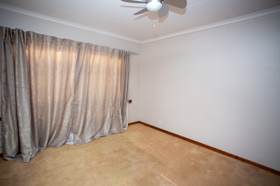 5 Bedroom Property for Sale in Chroompark Limpopo