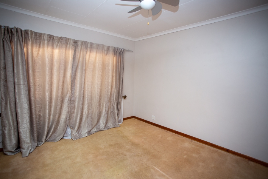 5 Bedroom Property for Sale in Chroompark Limpopo