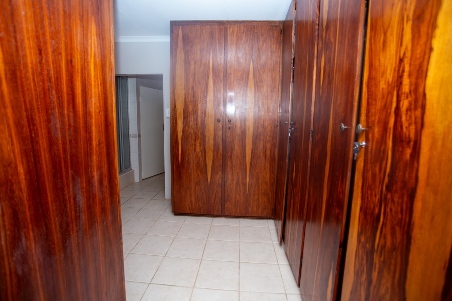 5 Bedroom Property for Sale in Chroompark Limpopo