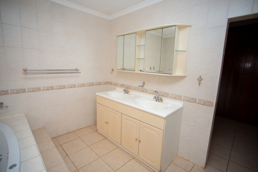 5 Bedroom Property for Sale in Chroompark Limpopo