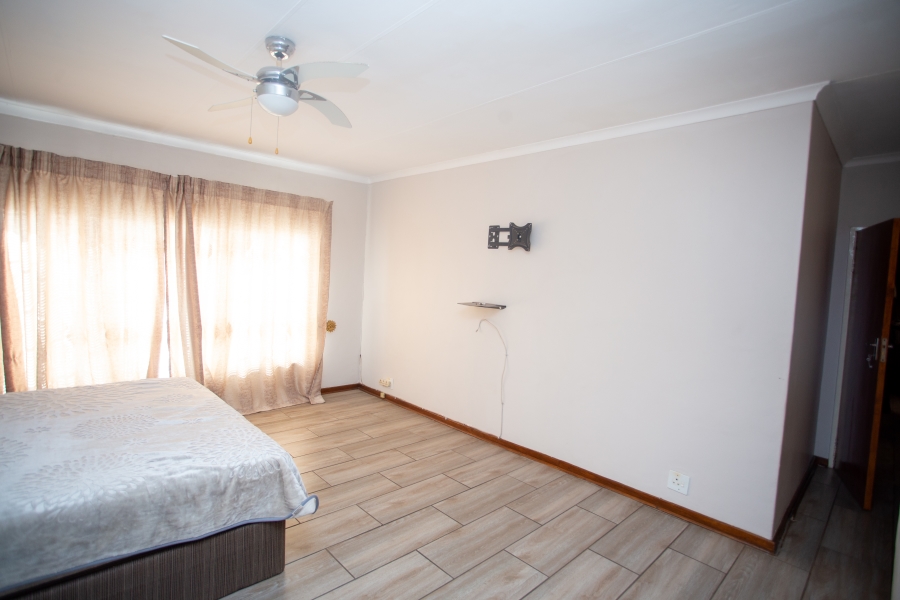 5 Bedroom Property for Sale in Chroompark Limpopo