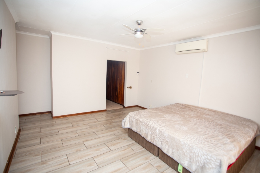 5 Bedroom Property for Sale in Chroompark Limpopo