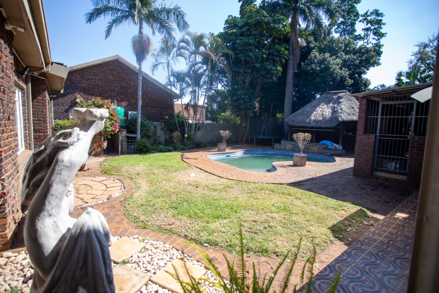 5 Bedroom Property for Sale in Chroompark Limpopo