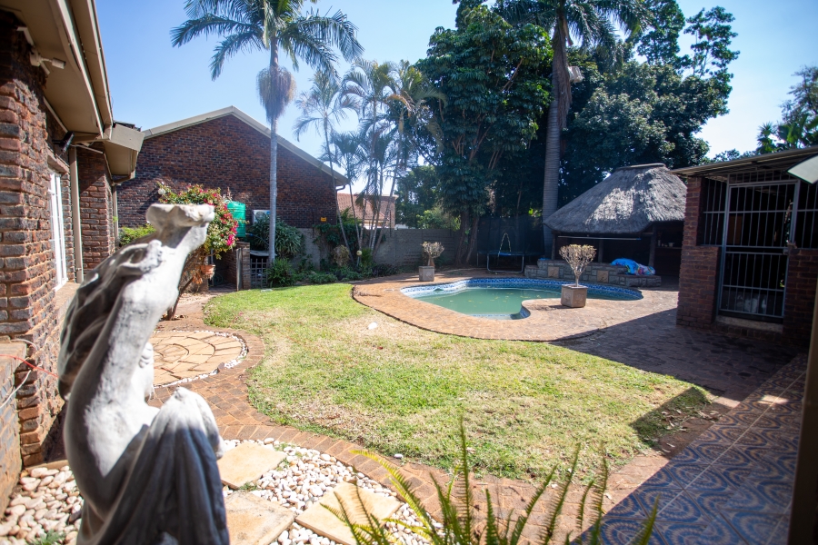 5 Bedroom Property for Sale in Chroompark Limpopo