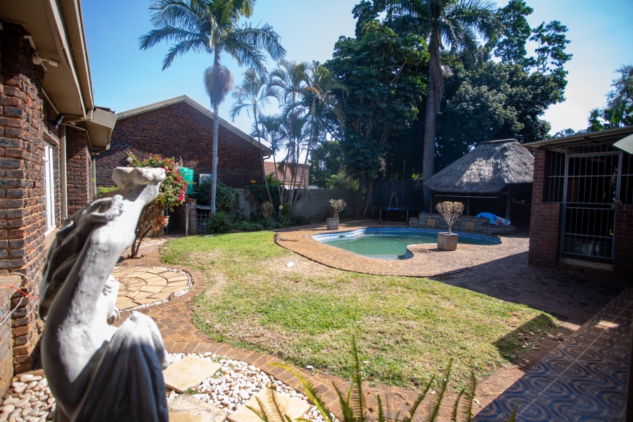 5 Bedroom Property for Sale in Chroompark Limpopo