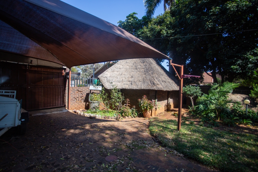 5 Bedroom Property for Sale in Chroompark Limpopo