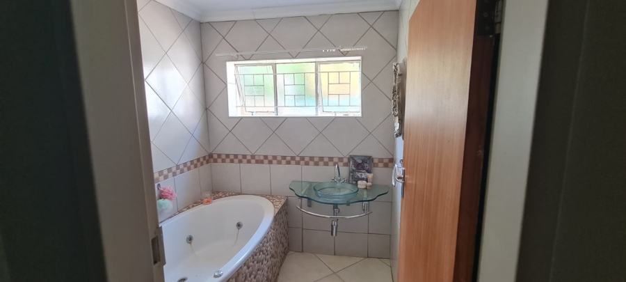 4 Bedroom Property for Sale in Kameeldoringpark Limpopo