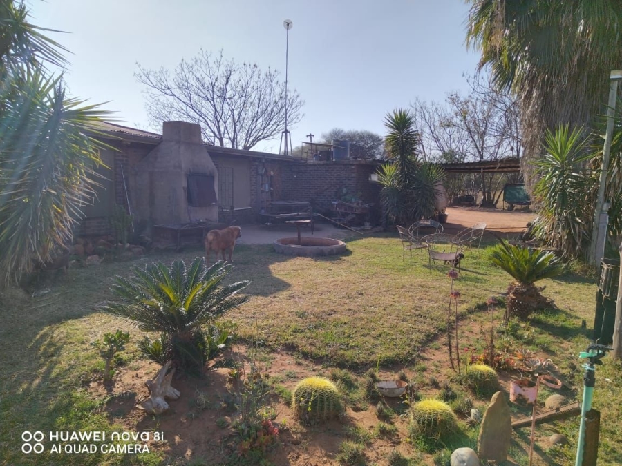 5 Bedroom Property for Sale in Tom Burke Limpopo