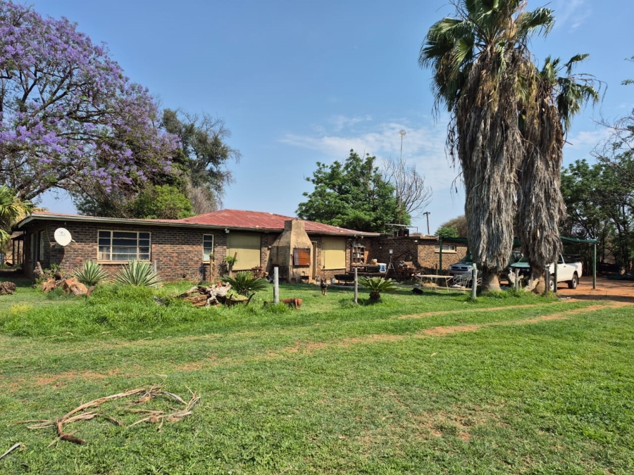 5 Bedroom Property for Sale in Tom Burke Limpopo