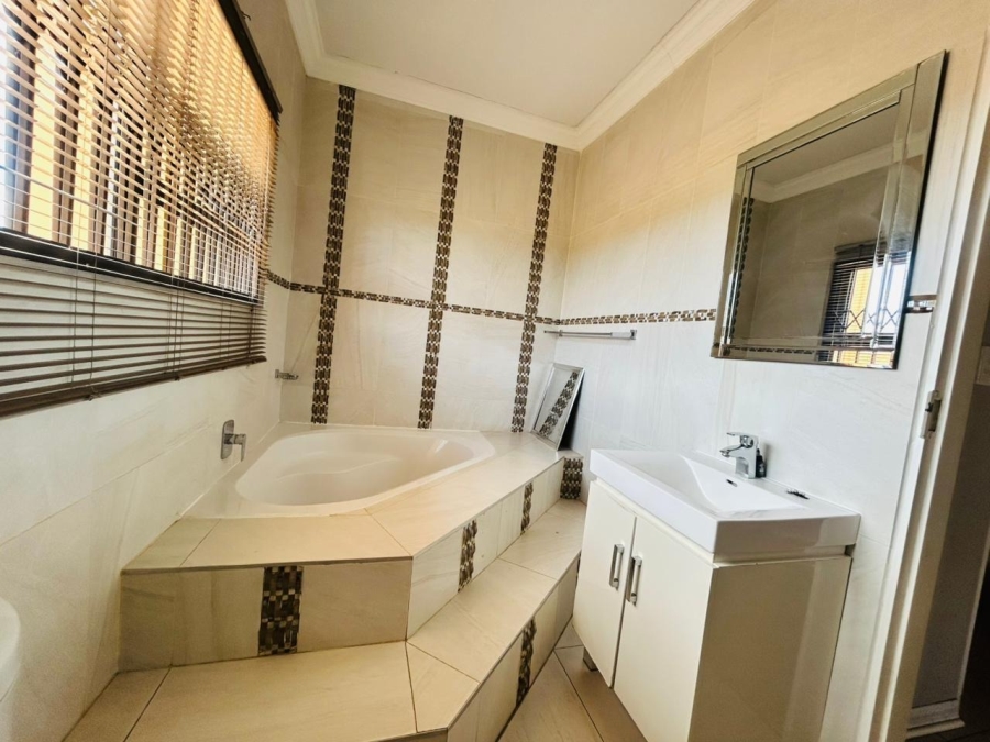 4 Bedroom Property for Sale in Chroompark Limpopo