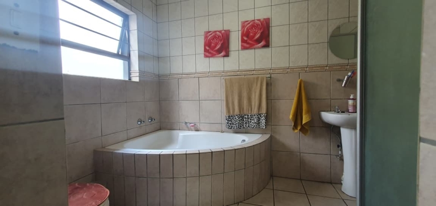 1 Bedroom Property for Sale in Hospitaalpark Limpopo