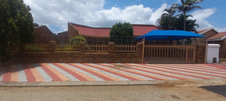 5 Bedroom Property for Sale in Flora Park Limpopo