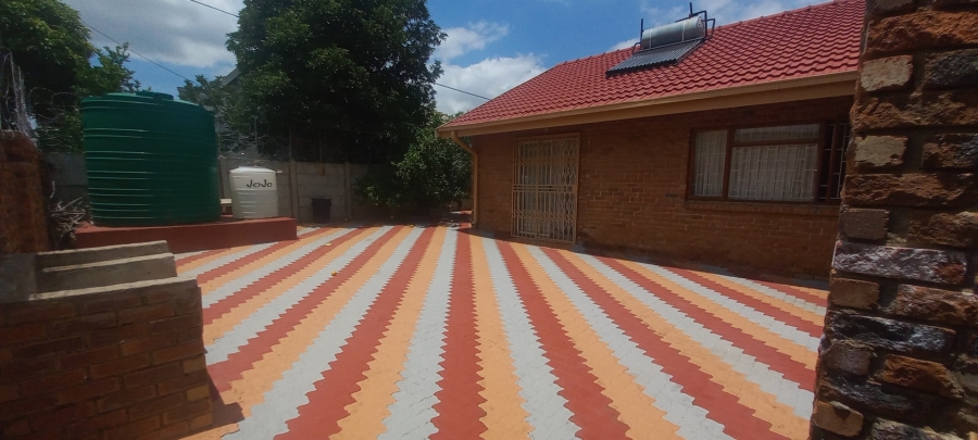 5 Bedroom Property for Sale in Flora Park Limpopo