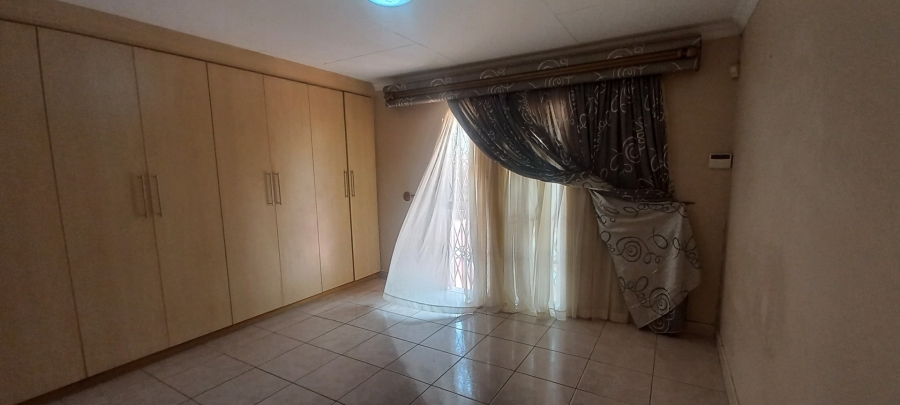 5 Bedroom Property for Sale in Flora Park Limpopo