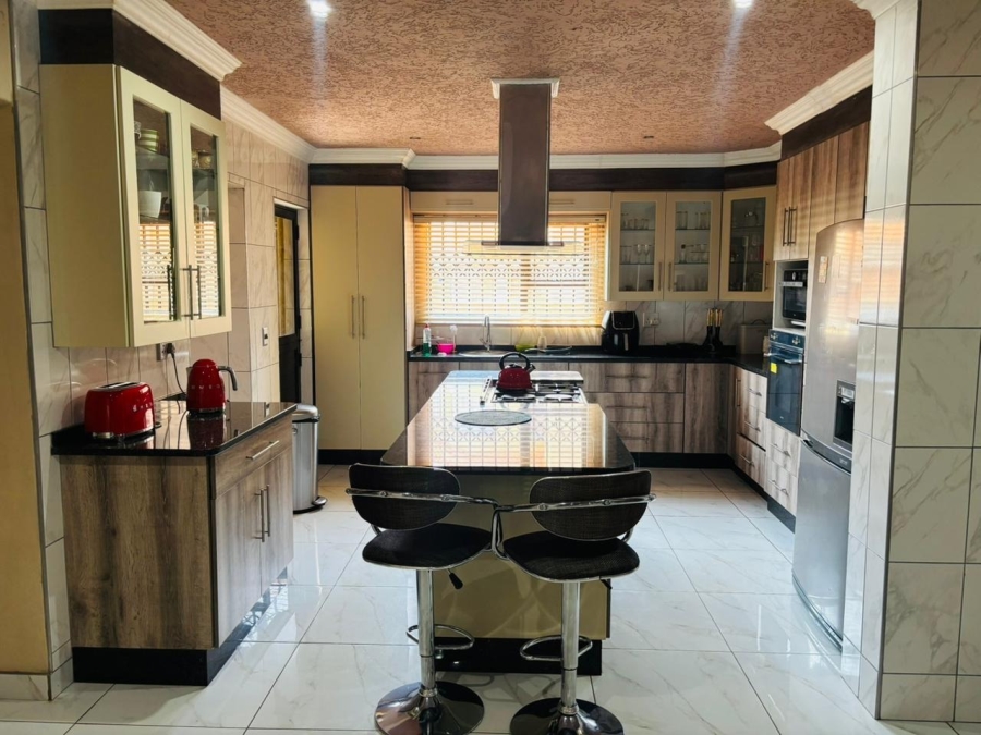 7 Bedroom Property for Sale in Chroompark Limpopo