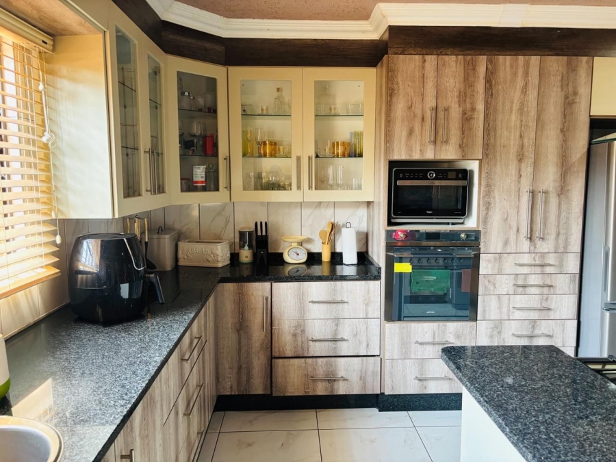 7 Bedroom Property for Sale in Chroompark Limpopo