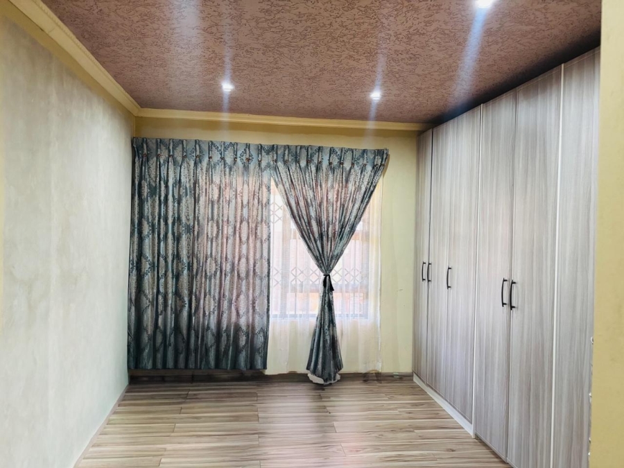 7 Bedroom Property for Sale in Chroompark Limpopo