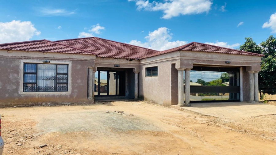 5 Bedroom Property for Sale in Tshikota Limpopo