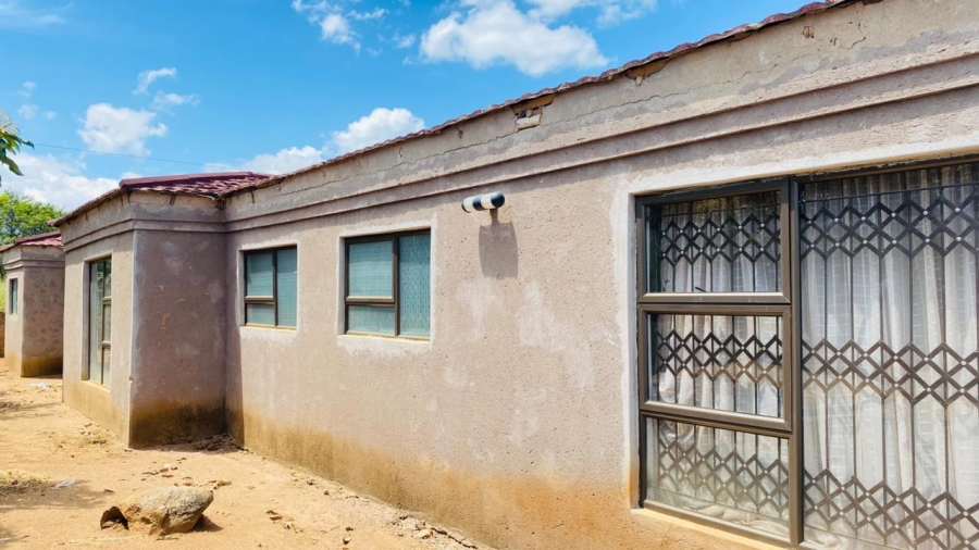 5 Bedroom Property for Sale in Tshikota Limpopo