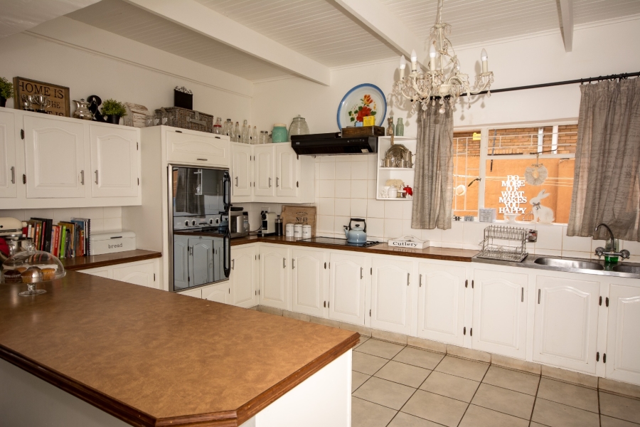 5 Bedroom Property for Sale in Chroompark Limpopo