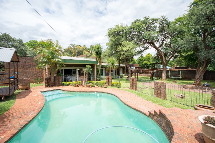 5 Bedroom Property for Sale in Chroompark Limpopo