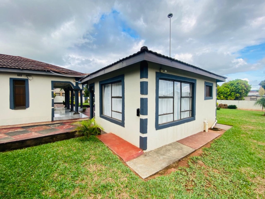 5 Bedroom Property for Sale in Tshilamba Limpopo