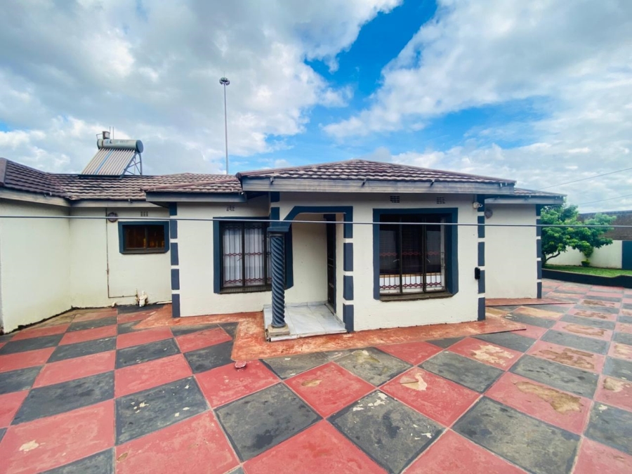 5 Bedroom Property for Sale in Tshilamba Limpopo