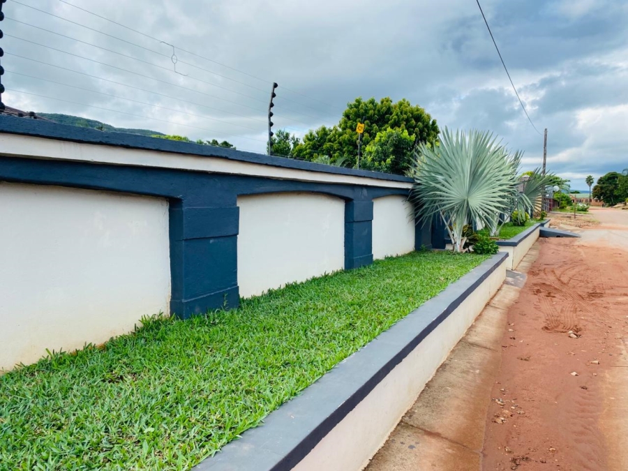 5 Bedroom Property for Sale in Tshilamba Limpopo