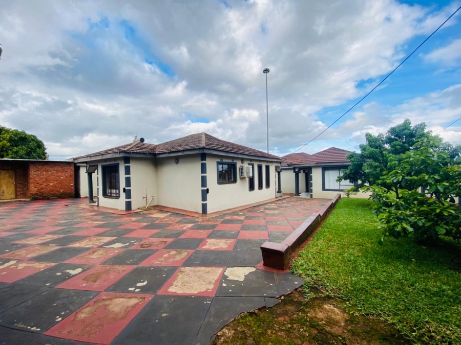 5 Bedroom Property for Sale in Tshilamba Limpopo