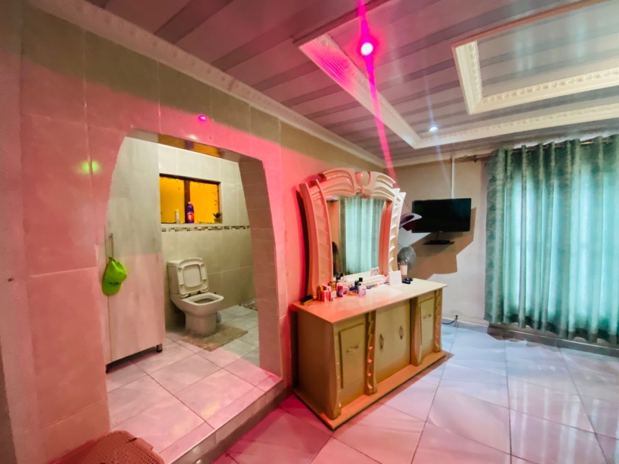 5 Bedroom Property for Sale in Tshilamba Limpopo