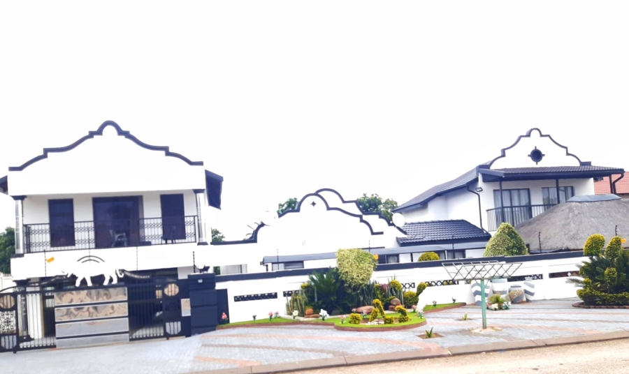 5 Bedroom Property for Sale in Flora Park Limpopo